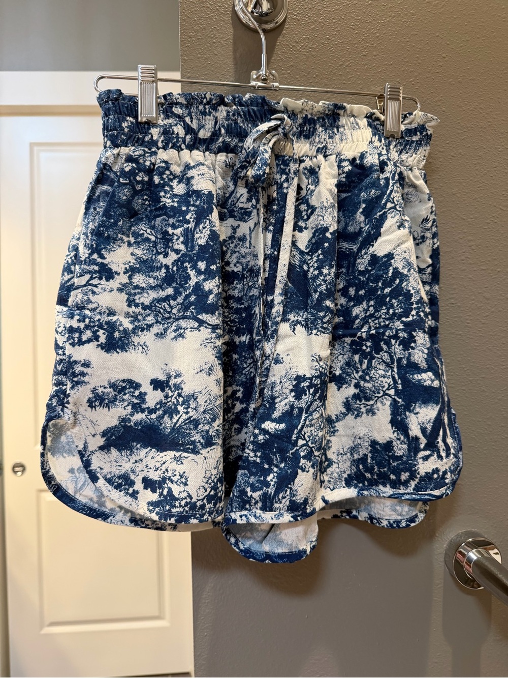 Blue Toile Print Short Sleeve Shirt - Women's Blue Toile Top & Shorts- NWT - Picture 3 of 10